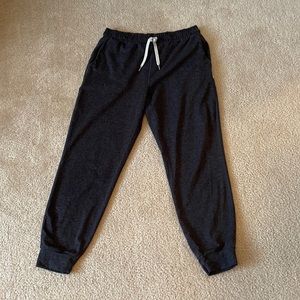Vuori Performance Jogger; size small; charcoal Heather